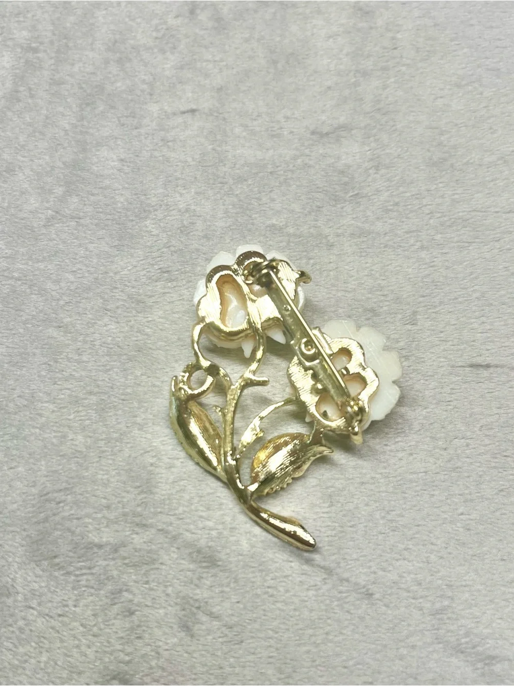 Vintage gold tone brooch lot - white flower - love - green - signed Gerry’s